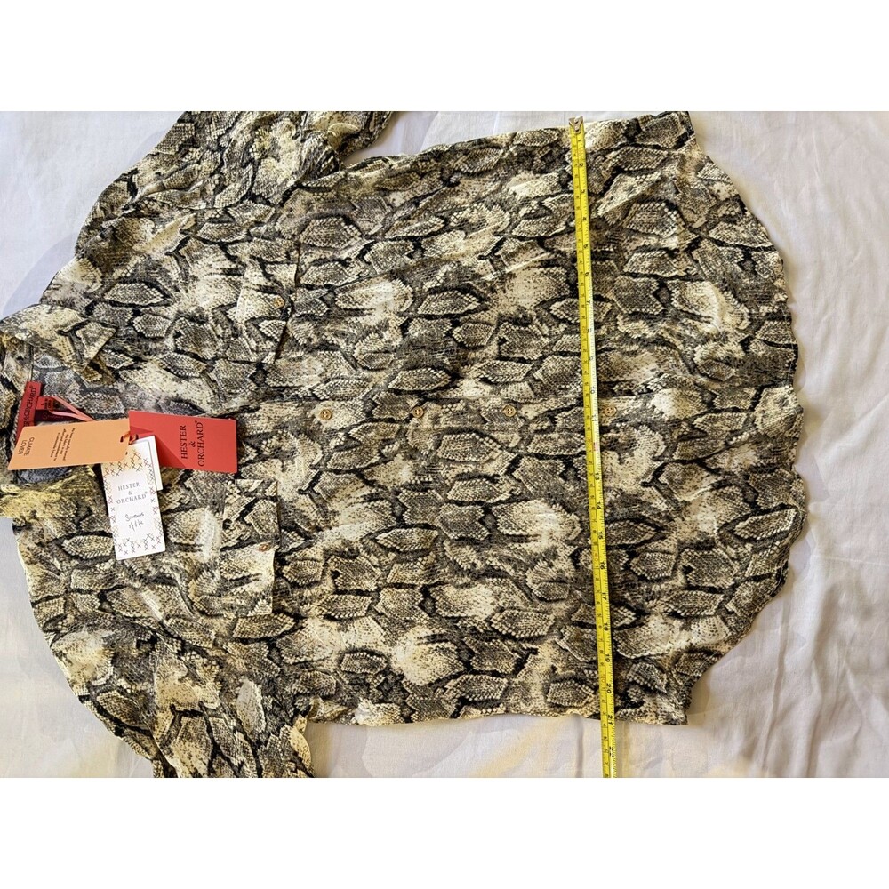 Hester & Orchard Women Snakeskin Print Button Front Blouse Top Long Sleeve NWT - Picture 4 of 10